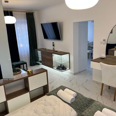 La Luna Premium Deluxe Apartment With Free Jacuzzi, Bikes & Covered Parking Nasice Dış mekan fotoğraf