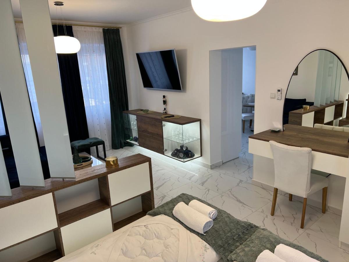 La Luna Premium Deluxe Apartment With Free Jacuzzi, Bikes & Covered Parking Nasice Dış mekan fotoğraf